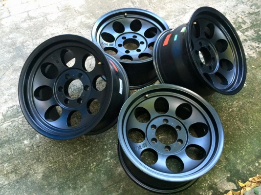 Mickey Thompson ขอบ 17 x9 ET-12 แม็กแท้ รุ่น Classic ฝาครบ Mickey Thompson ขอบ 17 x9 ET-12 แม็กแท้ รุ่น Classic ฝาครบ