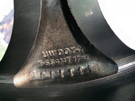 Mickey Thompson ขอบ 17 x9 ET-12 แม็กแท้ รุ่น Classic ฝาครบ Mickey Thompson ขอบ 17 x9 ET-12 แม็กแท้ รุ่น Classic ฝาครบ