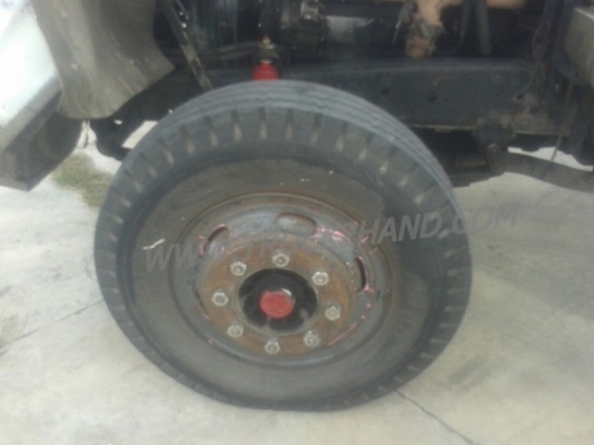 รถบรรทุก ISUZU 6 ล้อ  ติดเครน  175 แรงม้า เครน 4.5 ตัน น็อต 8 ตัว กระบะยาว 6 เมตร