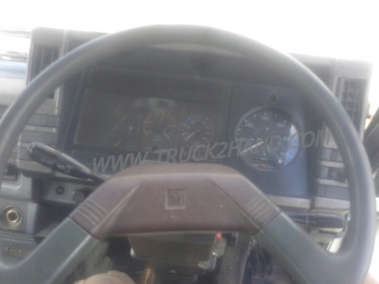 รถบรรทุก ISUZU 6 ล้อ  ติดเครน  175 แรงม้า เครน 4.5 ตัน น็อต 8 ตัว กระบะยาว 6 เมตร