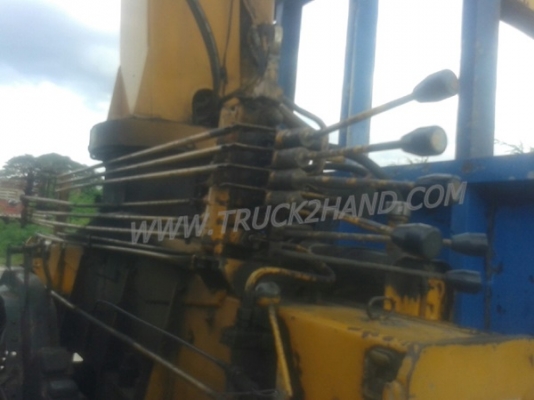 รถบรรทุก ISUZU 6 ล้อ  ติดเครน  175 แรงม้า เครน 4.5 ตัน น็อต 8 ตัว กระบะยาว 6 เมตร