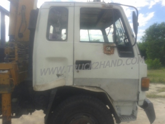 รถบรรทุก ISUZU 6 ล้อ  ติดเครน  175 แรงม้า เครน 4.5 ตัน น็อต 8 ตัว กระบะยาว 6 เมตร