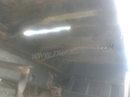 รถบรรทุก ISUZU 6 ล้อ  ติดเครน  175 แรงม้า เครน 4.5 ตัน น็อต 8 ตัว กระบะยาว 6 เมตร