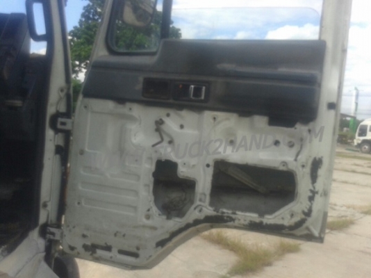 รถบรรทุก ISUZU 6 ล้อ  ติดเครน  175 แรงม้า เครน 4.5 ตัน น็อต 8 ตัว กระบะยาว 6 เมตร