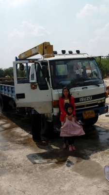 รถบรรทุก ISUZU 6 ล้อ  ติดเครน  175 แรงม้า เครน 4.5 ตัน น็อต 8 ตัว กระบะยาว 6 เมตร