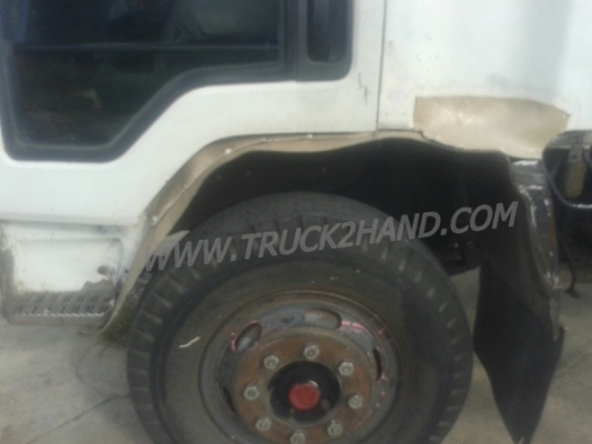 รถบรรทุก ISUZU 6 ล้อ  ติดเครน  175 แรงม้า เครน 4.5 ตัน น็อต 8 ตัว กระบะยาว 6 เมตร