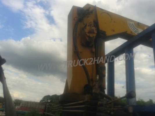 รถบรรทุก ISUZU 6 ล้อ  ติดเครน  175 แรงม้า เครน 4.5 ตัน น็อต 8 ตัว กระบะยาว 6 เมตร