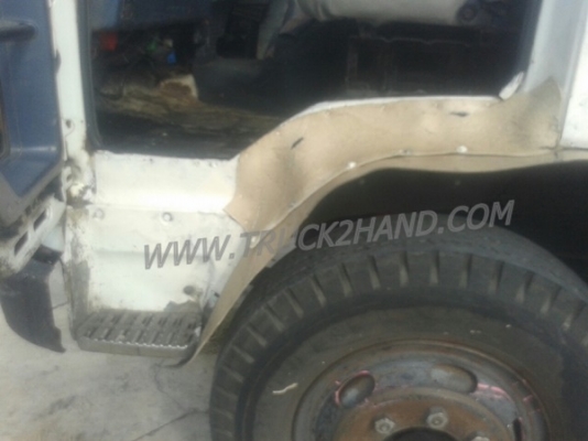 รถบรรทุก ISUZU 6 ล้อ  ติดเครน  175 แรงม้า เครน 4.5 ตัน น็อต 8 ตัว กระบะยาว 6 เมตร