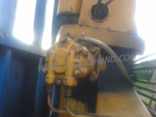 รถบรรทุก ISUZU 6 ล้อ  ติดเครน  175 แรงม้า เครน 4.5 ตัน น็อต 8 ตัว กระบะยาว 6 เมตร