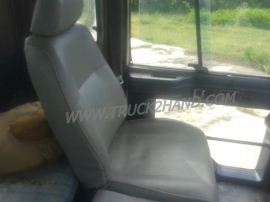 รถบรรทุก ISUZU 6 ล้อ  ติดเครน  175 แรงม้า เครน 4.5 ตัน น็อต 8 ตัว กระบะยาว 6 เมตร