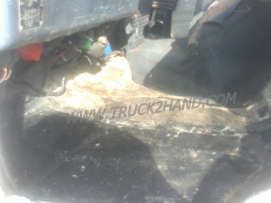 รถบรรทุก ISUZU 6 ล้อ  ติดเครน  175 แรงม้า เครน 4.5 ตัน น็อต 8 ตัว กระบะยาว 6 เมตร