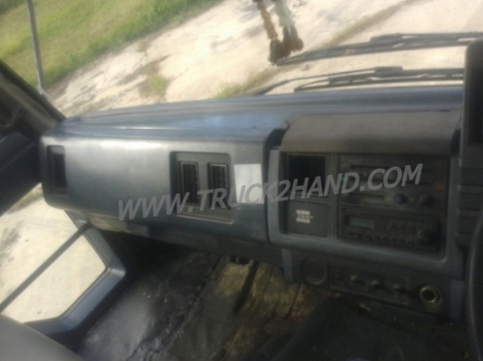 รถบรรทุก ISUZU 6 ล้อ  ติดเครน  175 แรงม้า เครน 4.5 ตัน น็อต 8 ตัว กระบะยาว 6 เมตร