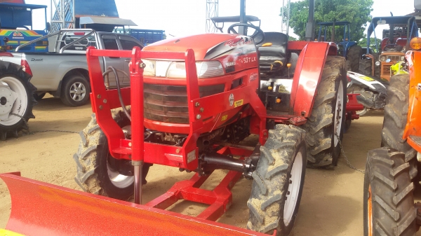 ขายครับรถไถยันม้า453แรงสองเพลา ราคา255000บาท  รถสวยมากเดิมๆ มีผาน6หนึ่งอันอยู่ วังบัว อ คลองขลุง จ กำแพงเพชรสนใจโทร 0813655997 อำพรพาเจริญราคาคุยกันได้อีกนะครับ