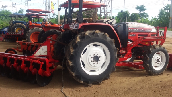 ขายครับรถไถยันม้า453แรงสองเพลา ราคา255000บาท  รถสวยมากเดิมๆ มีผาน6หนึ่งอันอยู่ วังบัว อ คลองขลุง จ กำแพงเพชรสนใจโทร 0813655997 อำพรพาเจริญราคาคุยกันได้อีกนะครับ