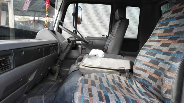 หกล้อมือสอง, Hino สิงไฮเทค ปี 95 FF3H/ 195 แรง สะเป็ค ยาว 7 เมตร กว้าง 2.5 เมตร