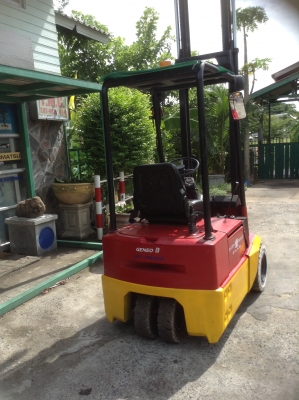 +++ ขายโฟล์คลิฟท์ไฟฟ้านั่งขับ  3  ล้อ  ขนาด  1  ตัน  เสา  3.8  เมตร  แบตเตอรี่  24  ่โวลต์  (ใช้กับรถบรรทุกได้)  ยางตัน