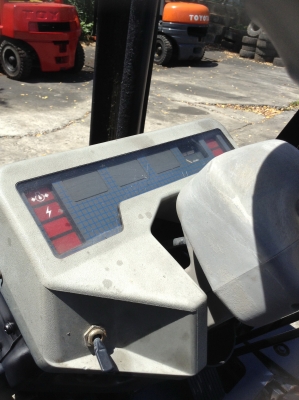 +++ ขายโฟล์คลิฟท์  KOMATSU  FG15-15  ขนาด  1.5  ตัน  เครื่องยนต์เบนซิน  ติดแก๊ส  เสา  3  เมตร  เกียร์ธรรมดา  งา 1,070  มม.  ยางลม