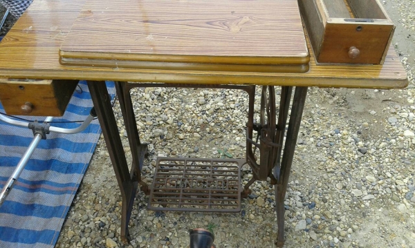 ขาจักรเหล็กหล่อซิงเกอร์พร้อมตัว