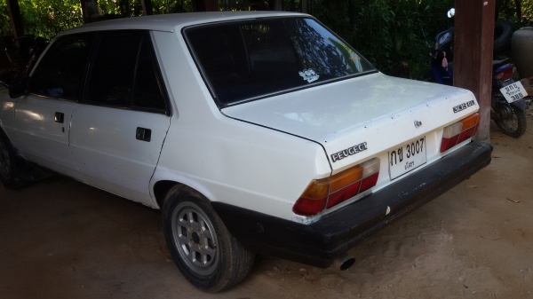 ขายรถเก๋งเปอโย305พร้อมใช้เครื่องดียางดีราคา19000บาท ขายรถเก๋งเปอโย305พร้อมใช้เครื่องดียางดีราคา19000บาท