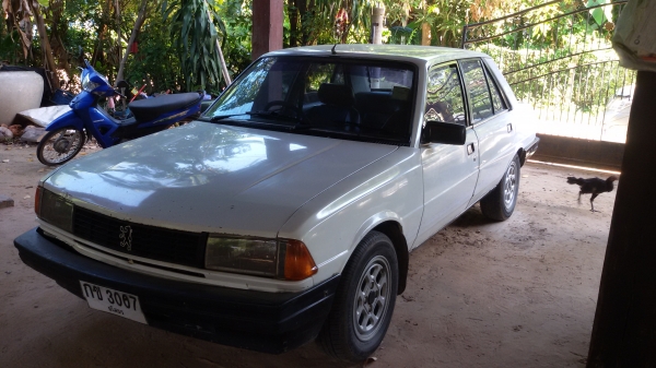 ขายรถเก๋งเปอโย305พร้อมใช้เครื่องดียางดีราคา19000บาท