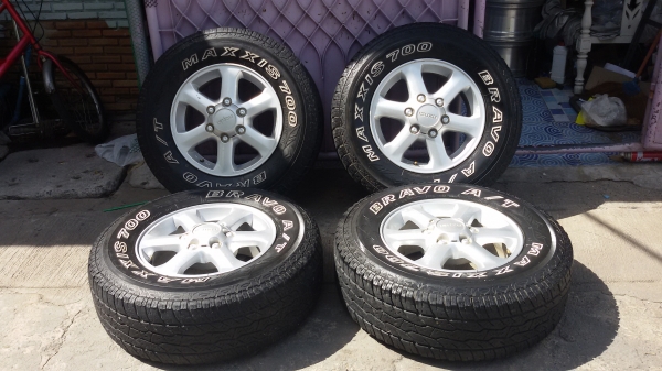 แม็กพร้อมยาง ISUZU D-max 3ชุด สภาพแม็กเดิมๆ ไม่คดไม่ดุ้ง ไม่เคยทำสี ราคาถูกๆ