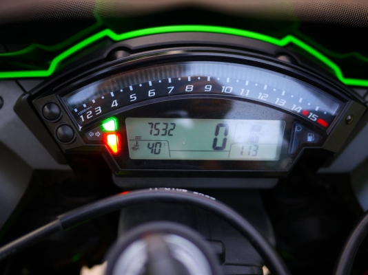 ขาย Kawasaki Zx10 ปี 2014 สภาพนางฟ้า พร้อมทะเบียนแท้ รถสวยมาก