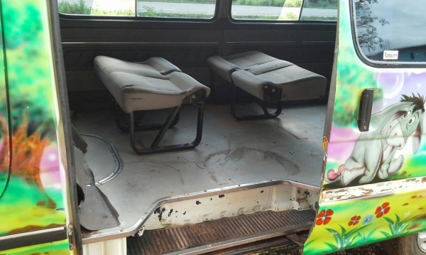 TOYOTA อนุบาลหมีน้อย 2.5ดีเซล ภาษีเต็ม เพ้นซ์ลายมาอย่างงามครับ เล่มพร้อมโอน