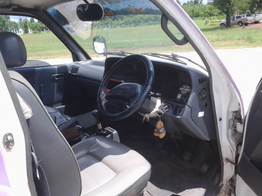 TOYOTA อนุบาลหมีน้อย 2.5ดีเซล ภาษีเต็ม เพ้นซ์ลายมาอย่างงามครับ เล่มพร้อมโอน