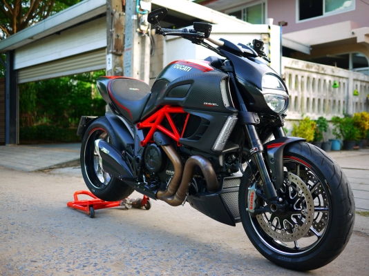 ขาย Ducati Diavel ตัว Red carbon รถศูนย์พร้อมทะเบียนแท้ สภาพกริ๊ปๆ