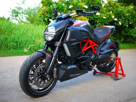ขาย Ducati Diavel ตัว Red carbon รถศูนย์พร้อมทะเบียนแท้ สภาพกริ๊ปๆ