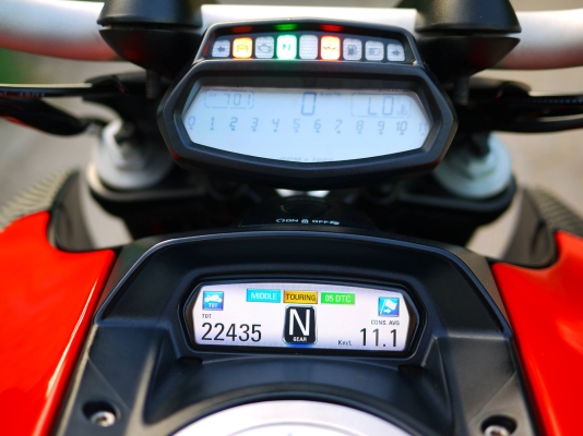 ขาย Ducati Diavel ตัว Red carbon รถศูนย์พร้อมทะเบียนแท้ สภาพกริ๊ปๆ