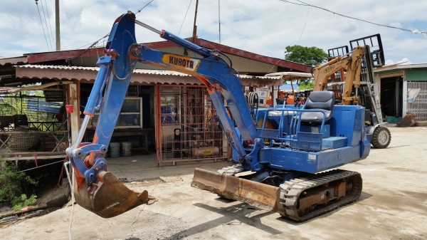 ขายด่วนรถเเม็คโครคูโบต้า KH-26เทียบเท่า PC30เคื่องคูโบต้า3สูบเก่าญี่ปุ่นแท้ไม่เคยใช้งานเมืองไทยเลยส่งให้ฟรีๆ