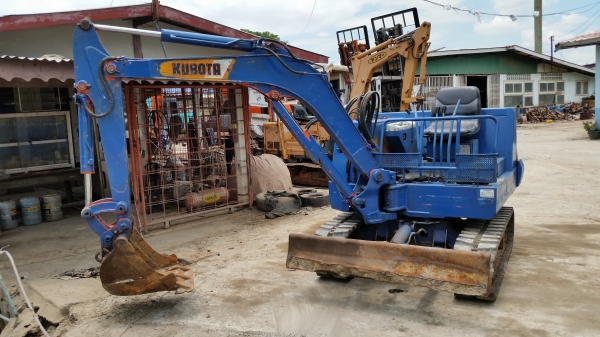 ขายด่วนรถเเม็คโครคูโบต้า KH-26เทียบเท่า PC30เคื่องคูโบต้า3สูบเก่าญี่ปุ่นแท้ไม่เคยใช้งานเมืองไทยเลยส่งให้ฟรีๆ