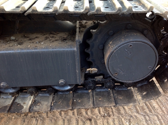 KOMATSU  25 รุ่น 7 (คอลโทนสั้นนำ้มัน)  มี VDOให้ชม  (แทรคเหล็กใหม่มือ 1)มีเอกสาร ติดต่อ 085-5632278 (ราคาต่อรองได้)