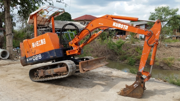 ขายด่วนรถเเม็คโครคูโบต้า KH-26เทียบเท่า PC30เคื่องคูโบต้า3สูบเก่าญี่ปุ่นแท้ไม่เคยใช้งานเมืองไทยเลยส่งให้ฟรีๆ