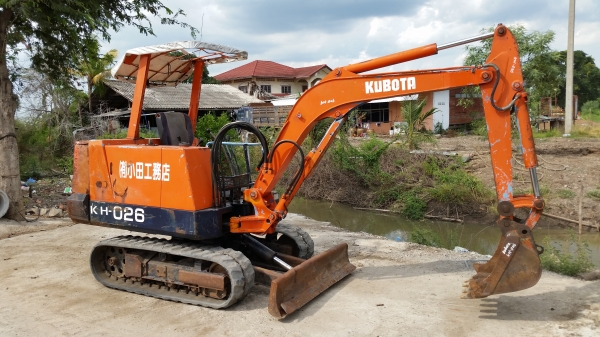 ขายด่วนรถเเม็คโครคูโบต้า KH-26เทียบเท่า PC30เคื่องคูโบต้า3สูบเก่าญี่ปุ่นแท้ไม่เคยใช้งานเมืองไทยเลยส่งให้ฟรีๆ