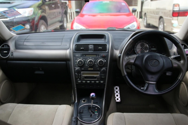 ขาย Lexus IS200 ปี2002 รถออกห้าง จดทะเบียนแบบ 32 สีแดงสด