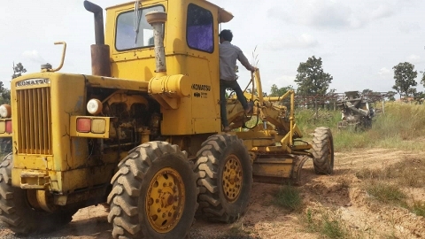 ขายรถเกรด Komatsu. gd 37