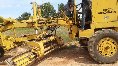 ขายรถเกรด Komatsu. gd 37