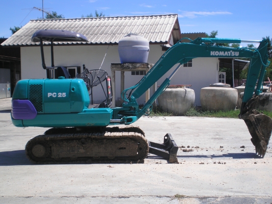 ขายแบคโฮ KOMATSU PC25-7 สภาพพร้อมใช้งาน