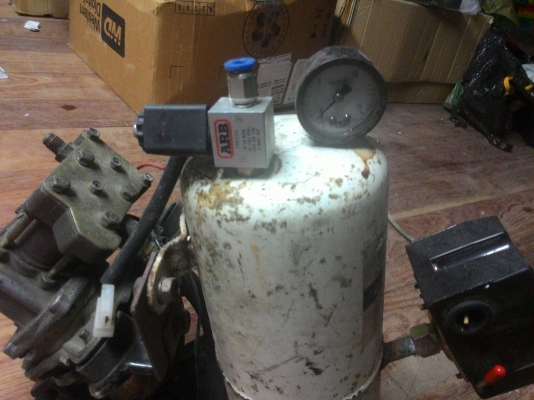 ป้๊มลมพร้อมถังและเพชเชอร์ ARB ไว้ยิงแอร์ล็อค ขาย 4000 ป้๊มลมพร้อมถังและเพชเชอร์ ARB ไว้ยิงแอร์ล็อค ขาย 4000