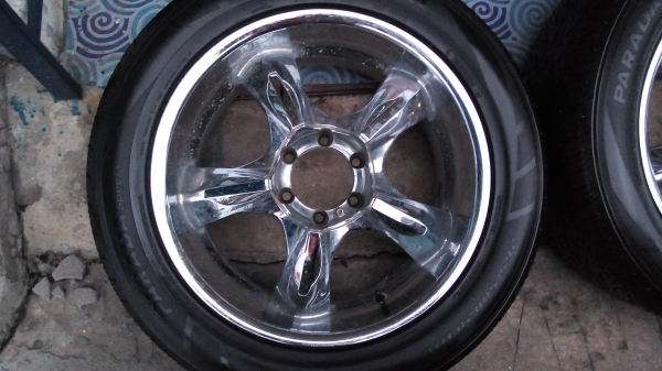 ล้อพร้อมยางขอบ 20 ชุด 4 วง 8500 บาท