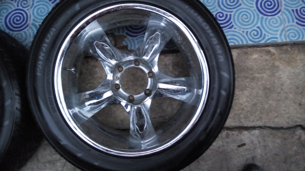 ล้อพร้อมยางขอบ 20 ชุด 4 วง 8500 บาท