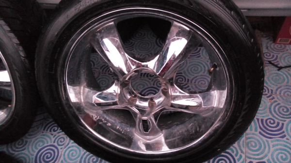 ล้อพร้อมยางขอบ 20 ชุด 4 วง 8500 บาท