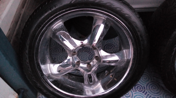 ล้อพร้อมยางขอบ 20 ชุด 4 วง 8500 บาท