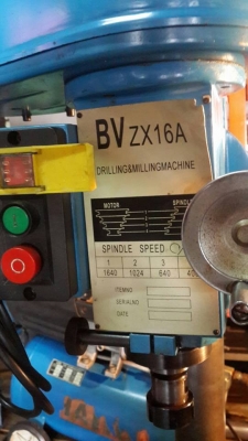 มิลลิ่งตั่งโต๊ะ นะยะทำงาน 200 &times; 400 สภาพ 90\% แน่น นุ่ม นิ่ม เงียบ อุปกรณ์ยกชุด ไฟบ้าน พร้อมใช้ 19,990 บาท เอก ปทุม 0814583376