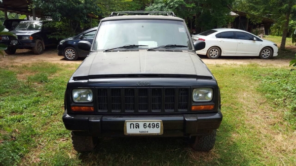 JEEP Cherokee สีดำเดิม ปี 2002 เครื่อง 4,000cc ติดแก๊ส LPG หัวฉีด