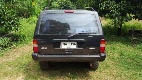 JEEP Cherokee สีดำเดิม ปี 2002 เครื่อง 4,000cc ติดแก๊ส LPG หัวฉีด