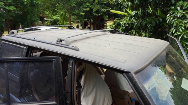 JEEP Cherokee สีดำเดิม ปี 2002 เครื่อง 4,000cc ติดแก๊ส LPG หัวฉีด