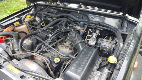 JEEP Cherokee สีดำเดิม ปี 2002 เครื่อง 4,000cc ติดแก๊ส LPG หัวฉีด